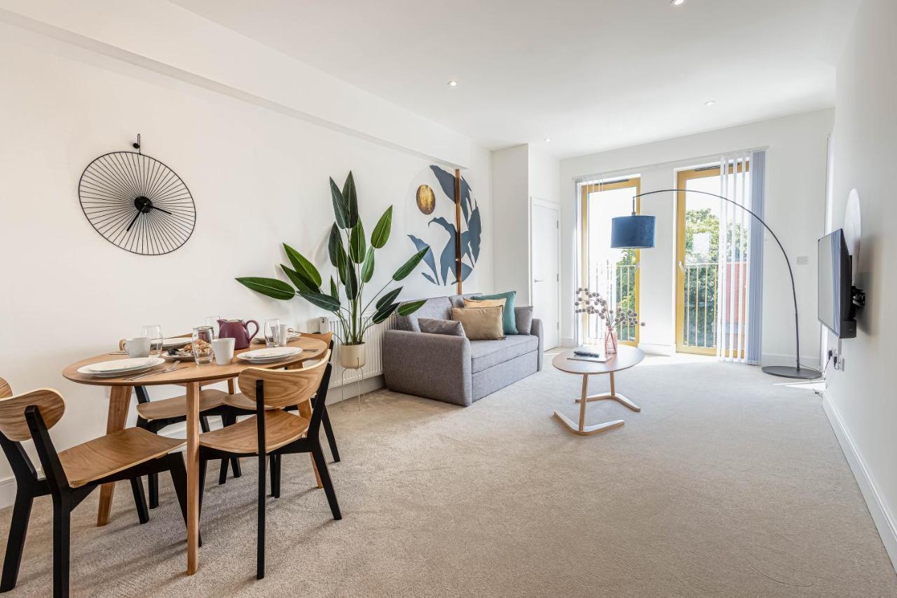Modern Apartments With Balcony In Merton Near Wimbledon By Sojo Stay Mitcham Zewnętrze zdjęcie