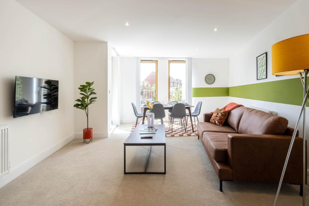 Modern Apartments With Balcony In Merton Near Wimbledon By Sojo Stay Mitcham Zewnętrze zdjęcie