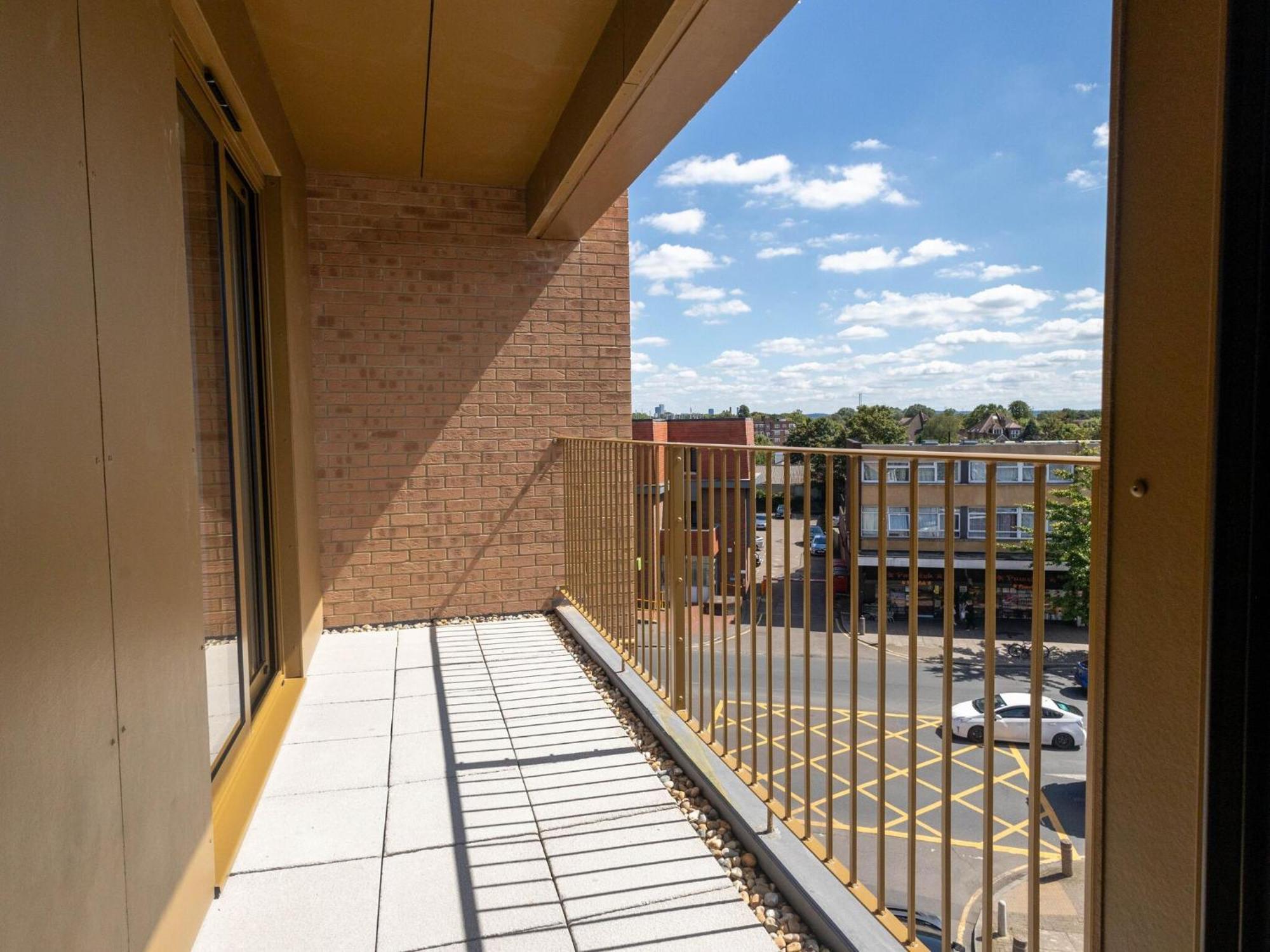 Modern Apartments With Balcony In Merton Near Wimbledon By Sojo Stay Mitcham Zewnętrze zdjęcie