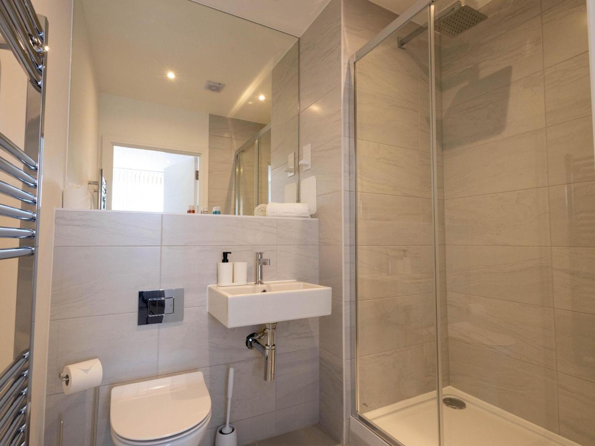 Modern Apartments With Balcony In Merton Near Wimbledon By Sojo Stay Mitcham Zewnętrze zdjęcie