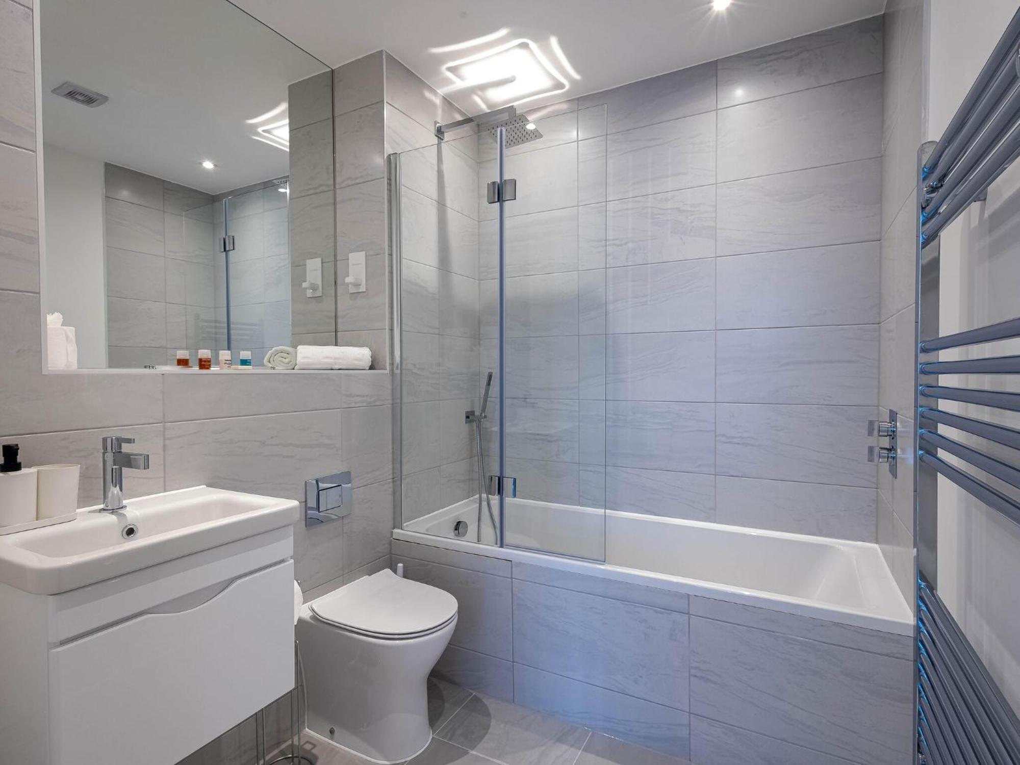 Modern Apartments With Balcony In Merton Near Wimbledon By Sojo Stay Mitcham Zewnętrze zdjęcie