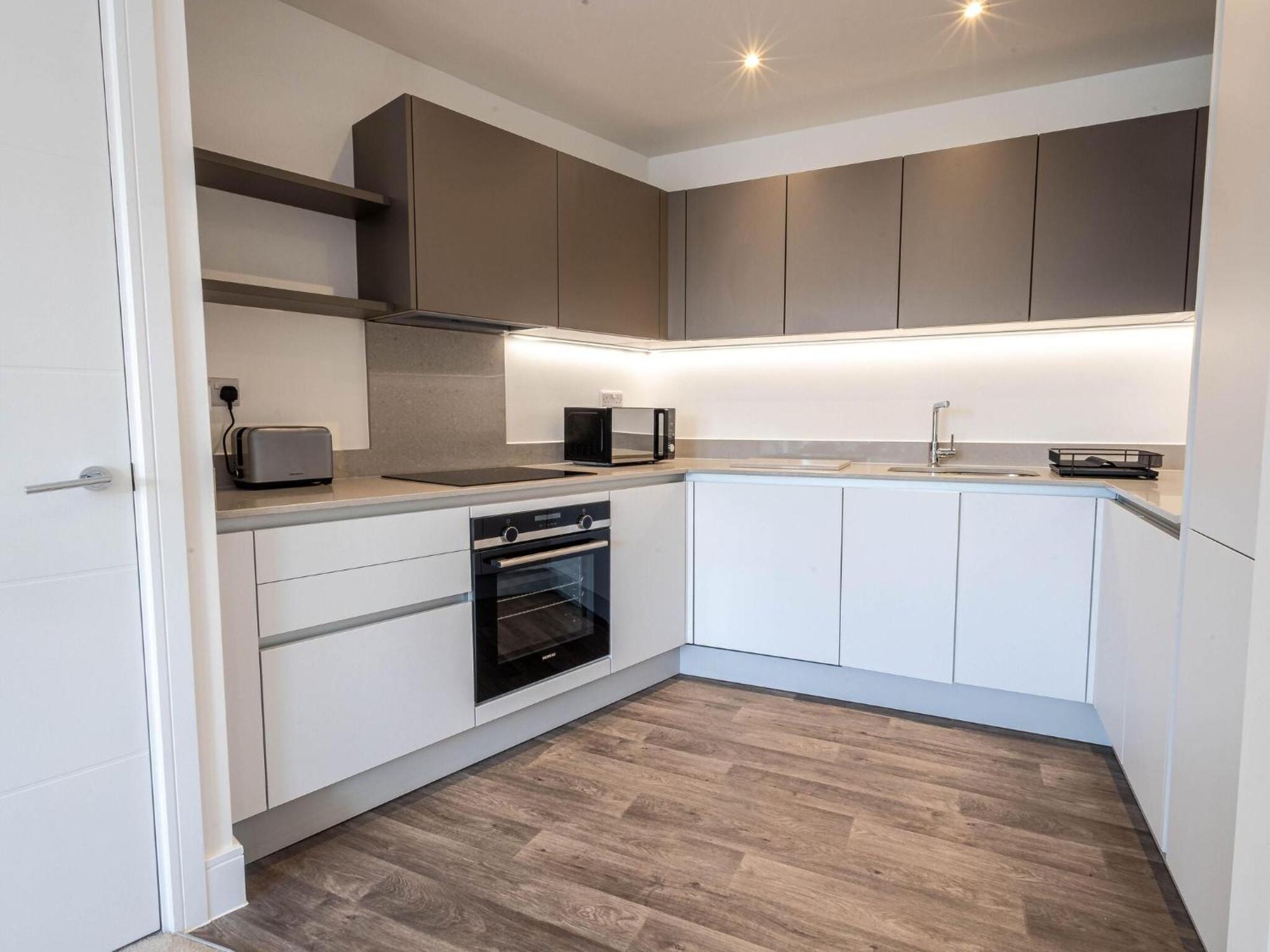 Modern Apartments With Balcony In Merton Near Wimbledon By Sojo Stay Mitcham Zewnętrze zdjęcie